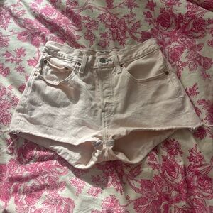 LEVI 501 button fly shorts baby pink W26